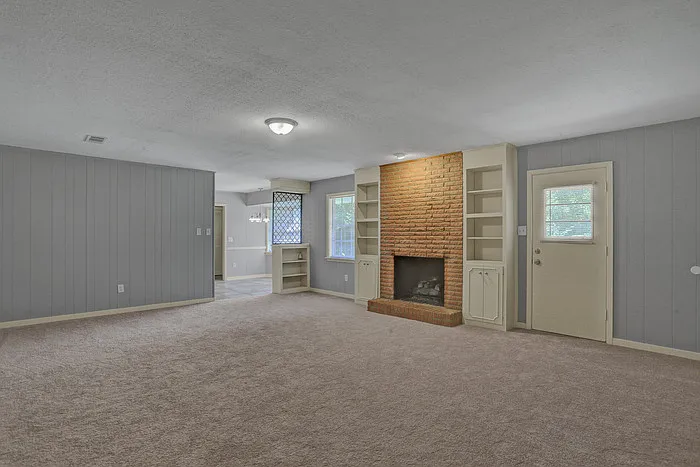 3 bed, 2.0 bath, 1898 sqft, $1,545 — Photo 2