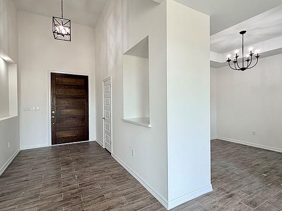 3rd image of 1614 Stirrup Cir