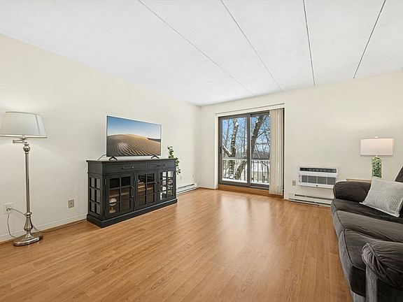 4th image of 65 Commons Dr Unit 506