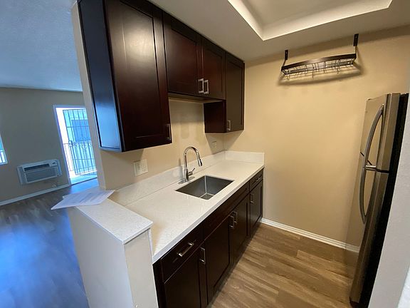 3rd image of 4479 Kansas St APT 8