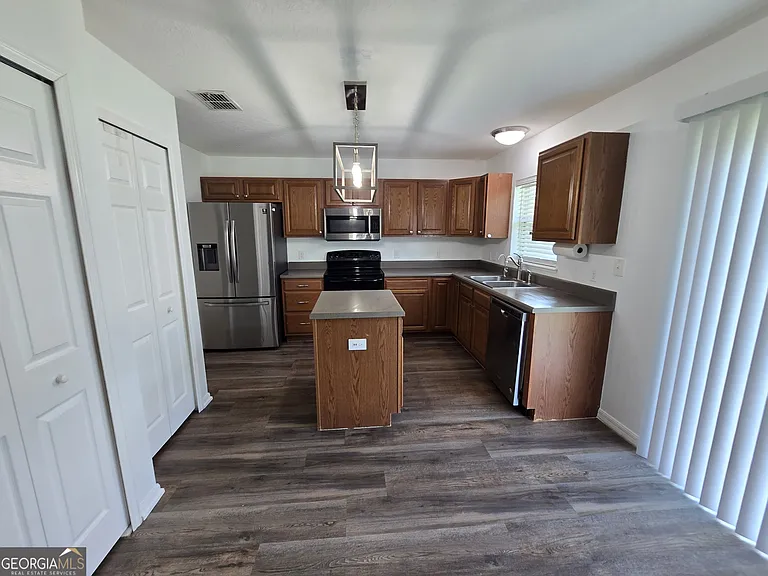 110 Pine Bluff Blvd W — Photo 18