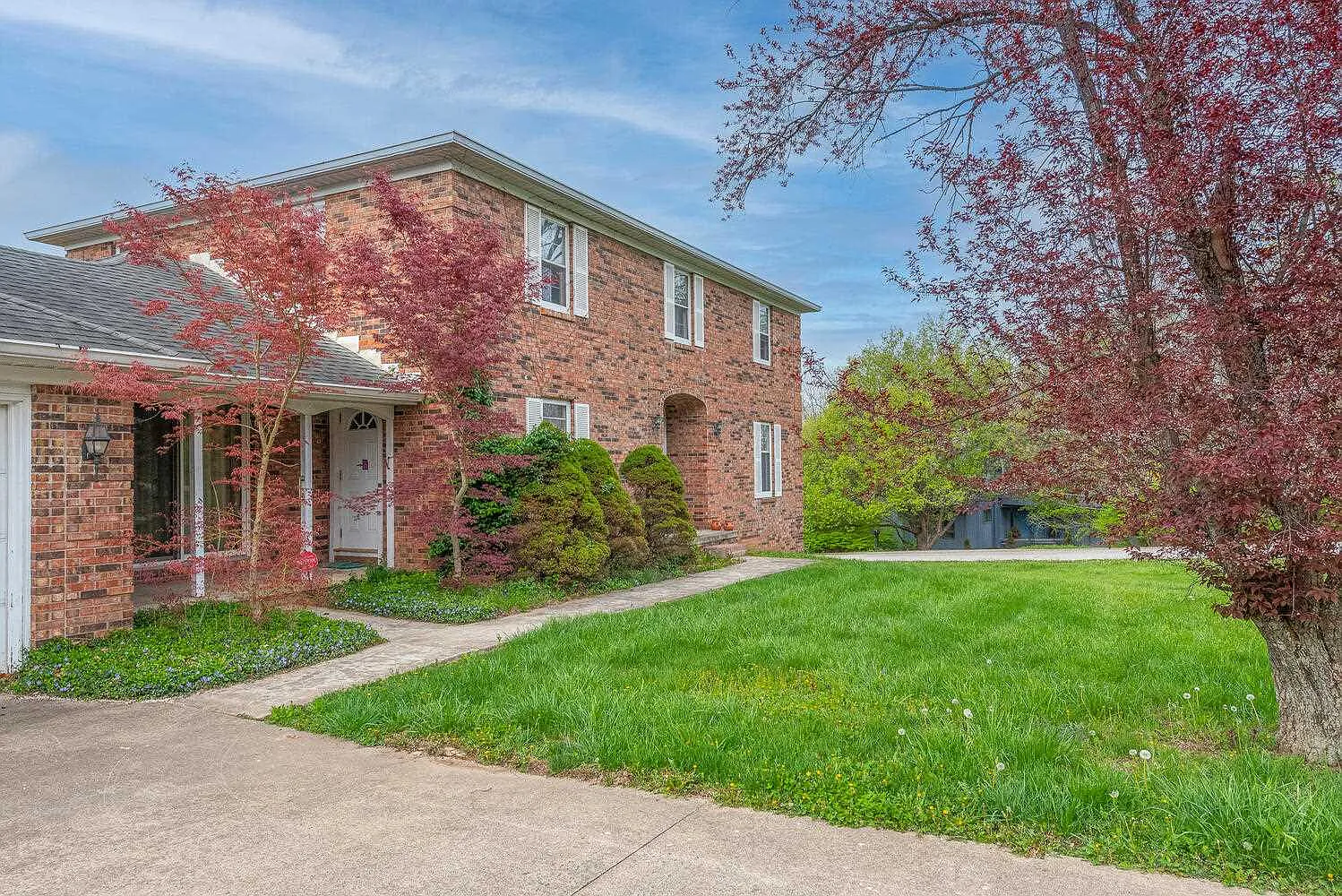 302 E Clover Ln photo 1