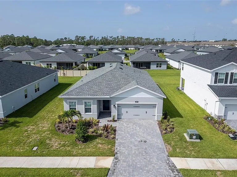 16873 Castoro Dr — Photo 2