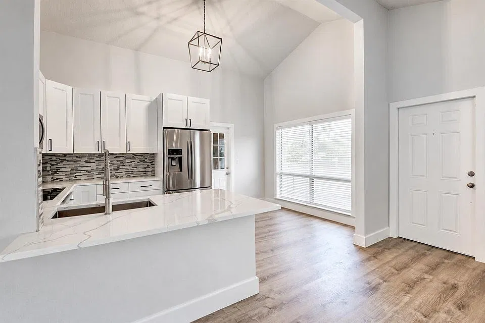 3 bed, 1219 sqft, $3,600 — Photo 3