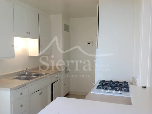 29 Broadmoor Plz APT 8, Santa Barbara, CA 93105