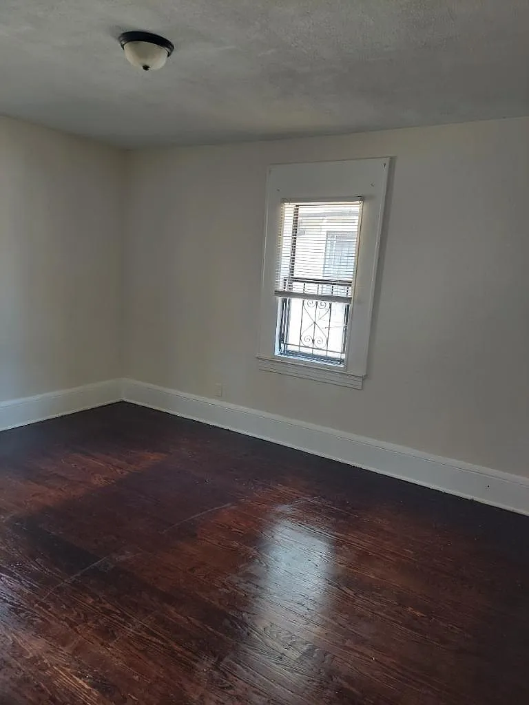 1031 Frazier St — Photo 4