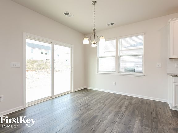 5th image of 109 Wild Lily Dr