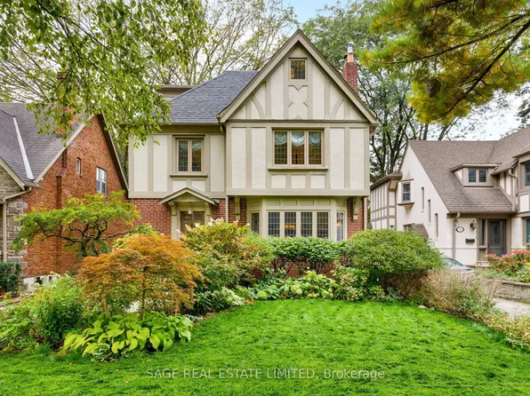 124 Brentwood Rd N, Toronto, ON M8X 2C6