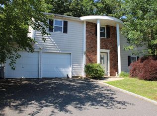 33 Hurtin St, Port Jefferson Station, NY 11776