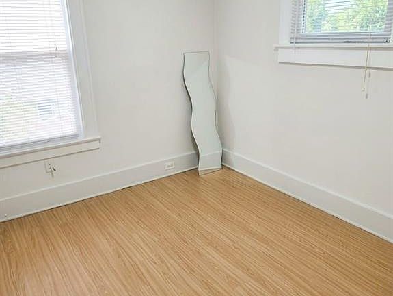 4th image of 646 Piche St