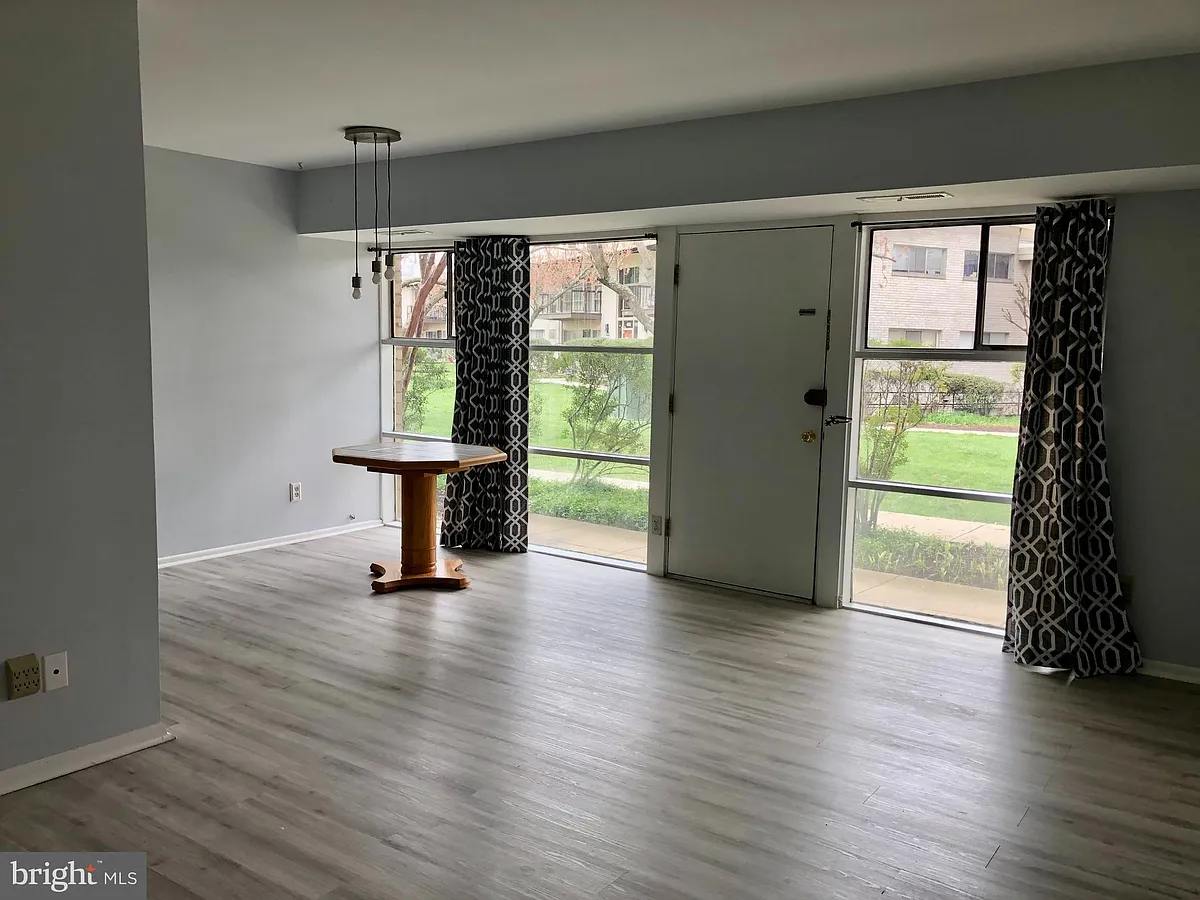 Building Photo - 4939 Americana Dr #108