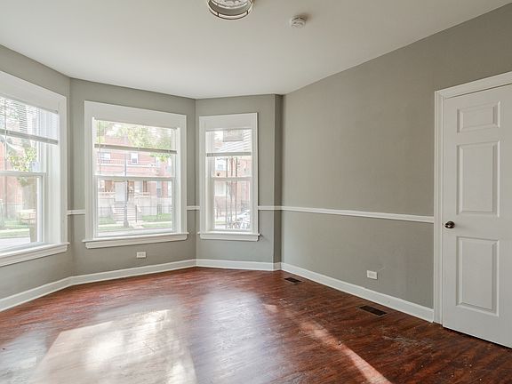 3rd image of 6943 S King Dr #1