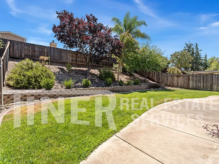 1742 Poppy Dr — Photo 21