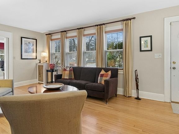 4th image of 606 Dorian Rd