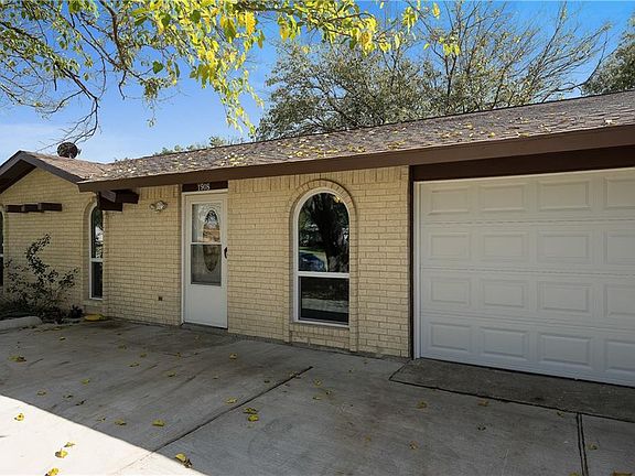 3rd image of 1908 E Park Blvd