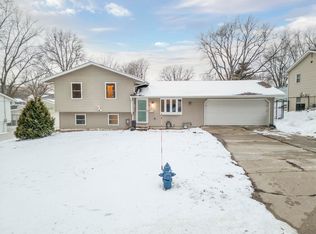600 Beverly Hills St, Waterloo, IA 50701