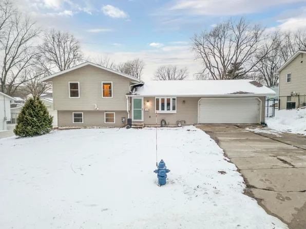 600 Beverly Hills St, Waterloo, IA 50701