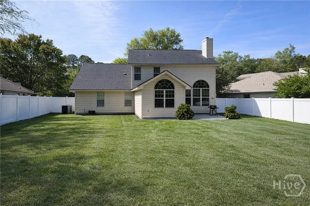 5 bed, 2.5 bath, 2743 sqft, $3,500 — Photo 4