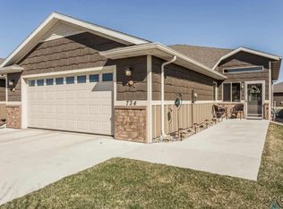 734 E El Dorado Dr, Sioux Falls, SD 57108
