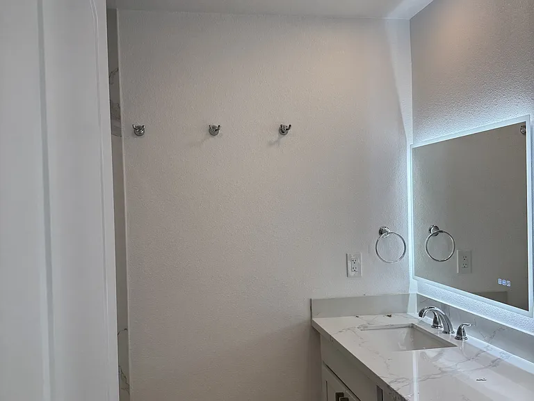 942 Santa Clara St — Photo 2
