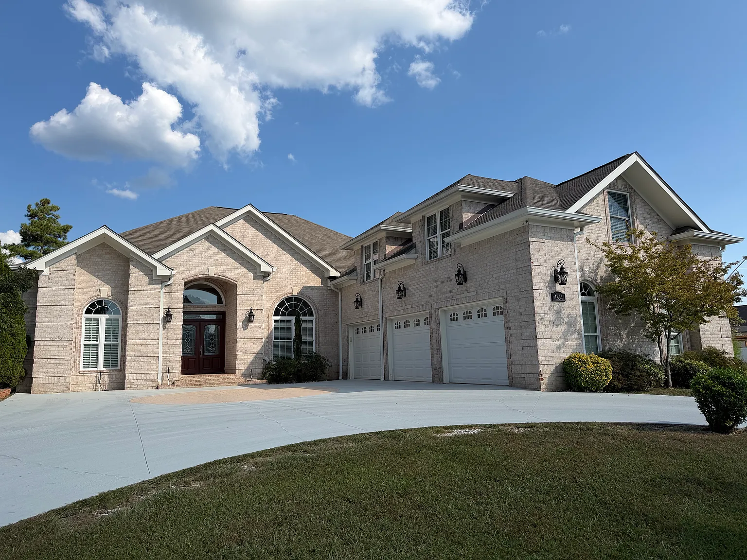 4 bed, 4.5 bath, 3375 sqft, $3,900 — Photo 2