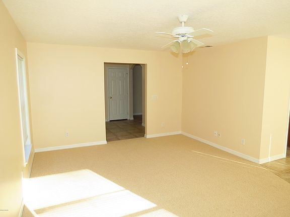 3rd image of 761 Lindenwood Cir E