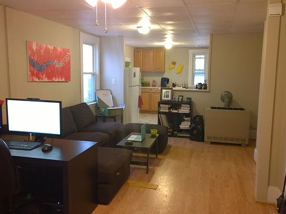 Living room/dining area