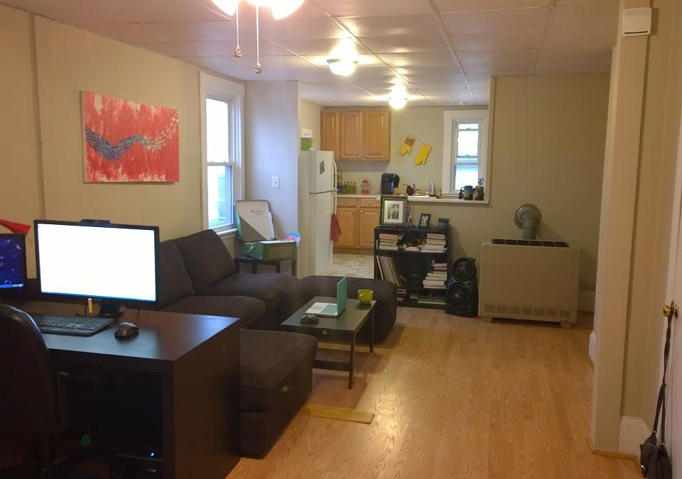 Living room/dining area