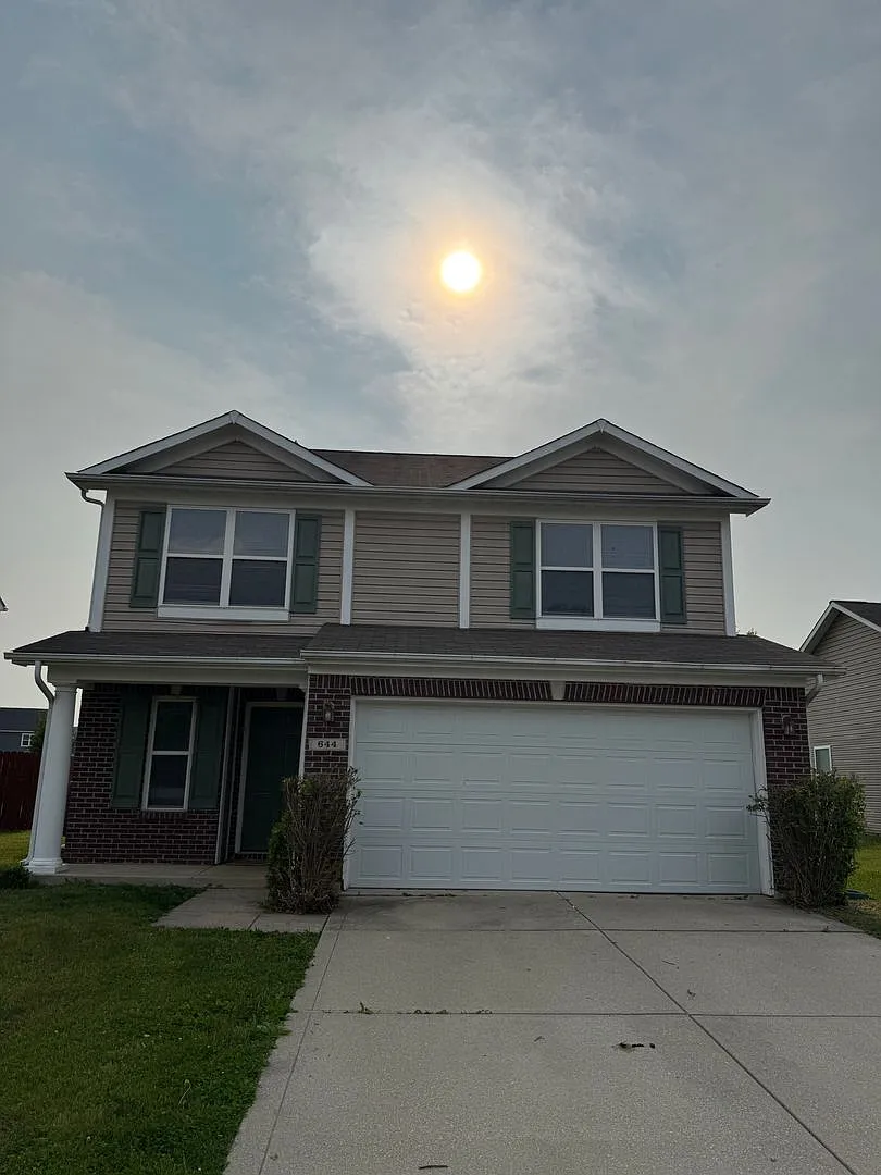 Avon - 3 BR home with loft — Photo 2