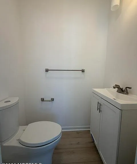 445 E Bayview Ave — Photo 13