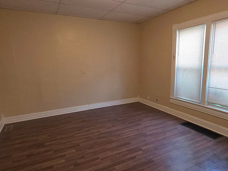 525 W Scott St — Photo 5