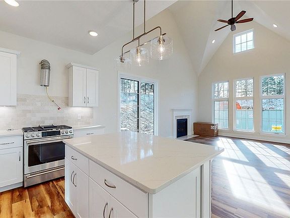 3rd image of 39539 Tudor Dr #4