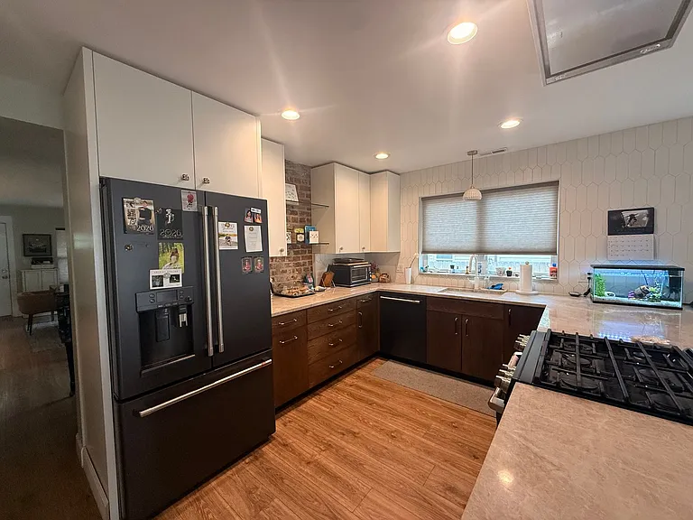 2421 Chase St — Photo 14