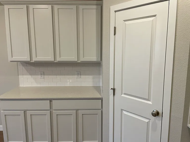1405 Irigoyen St — Photo 8