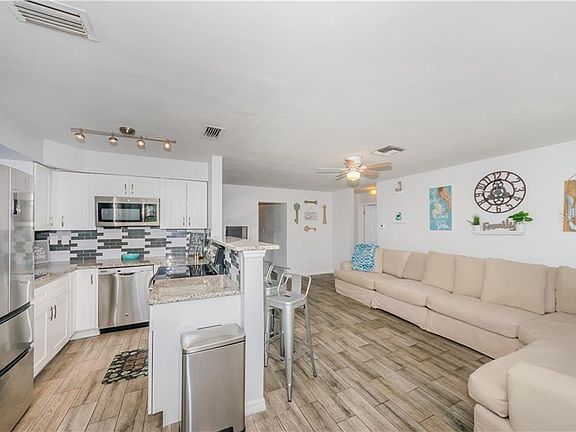 3rd image of 718 90th Ave N
