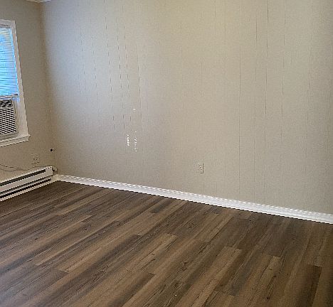 2nd image of 110 Evergreen Ln APT 3