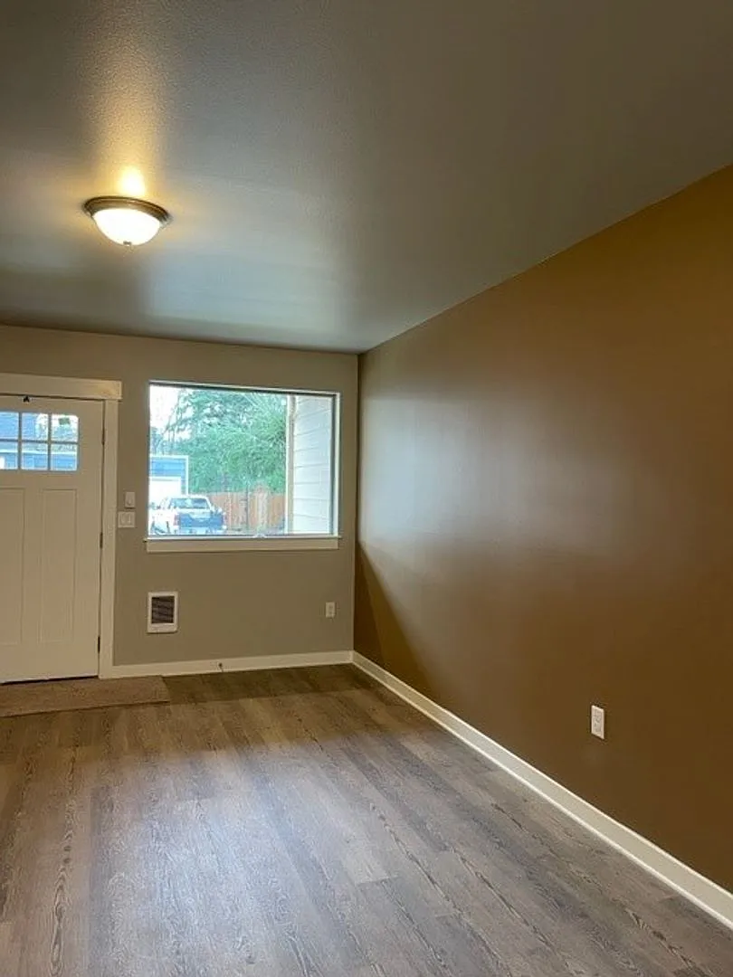 136- Davidson/Howard Duplex — Photo 4