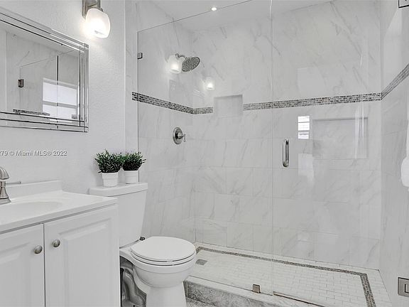 2nd image of 3327 Artesian Dr
