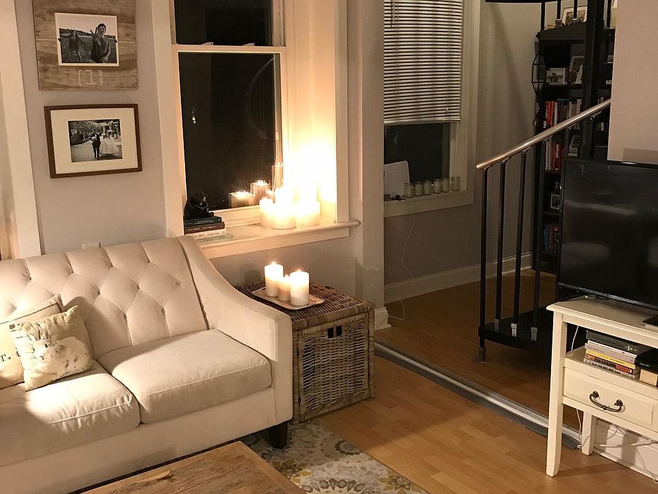 Main level living room