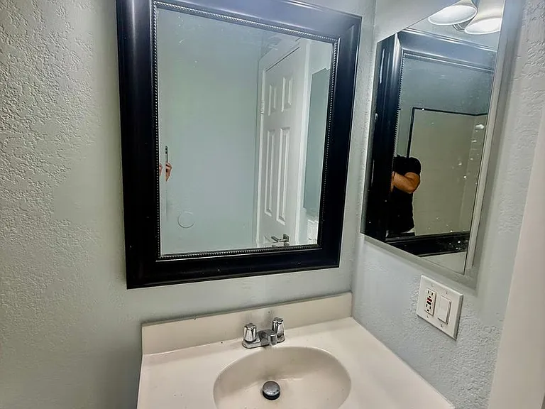 Howard & Lexington Apts — Photo 28