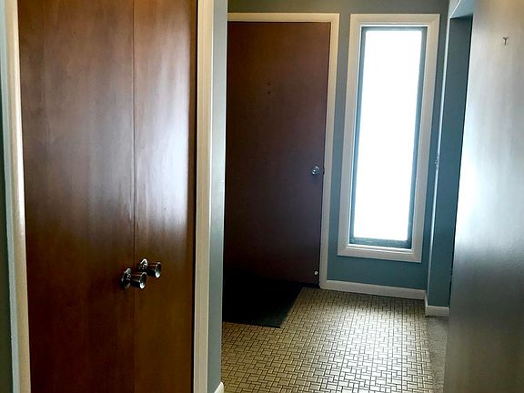2nd image of 2442 Winchester Dr