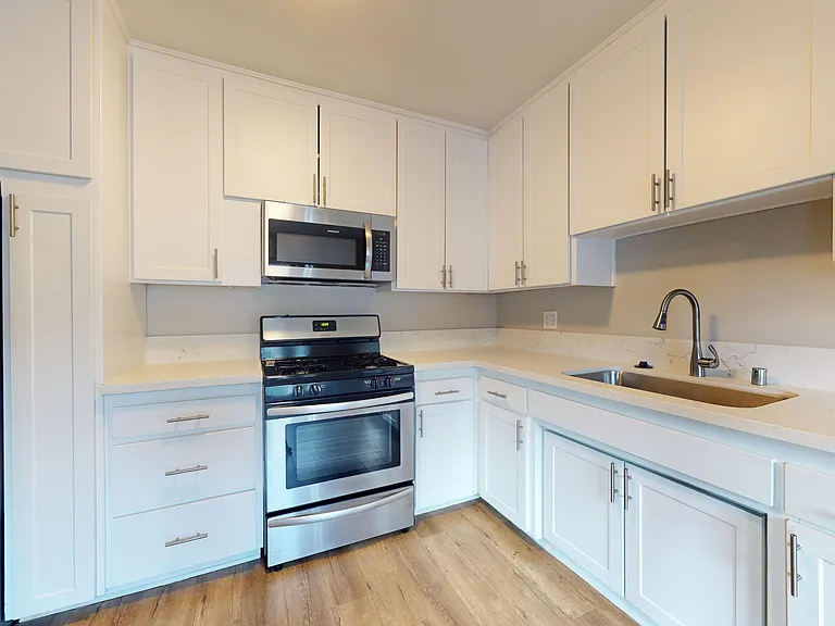 The Capri Apartments — Photo 39