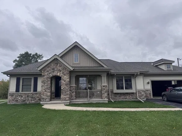 2411 W Drexel AVENUE, Oak Creek, WI 53154