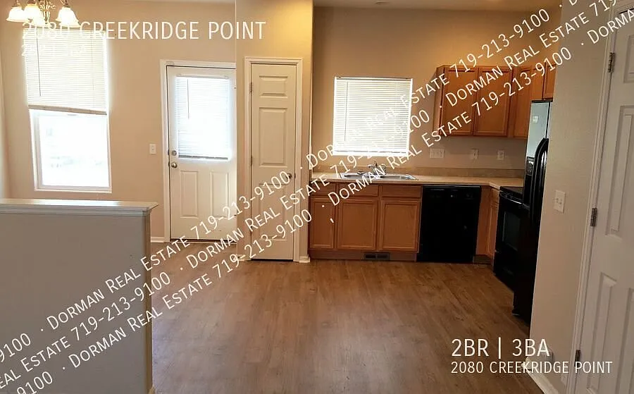 Cute and Cozy Townhome with 2 Separate Primary Suites and Central AC! — Photo 3