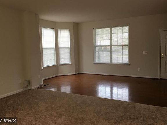 2nd image of 1010 Edgewater Ct