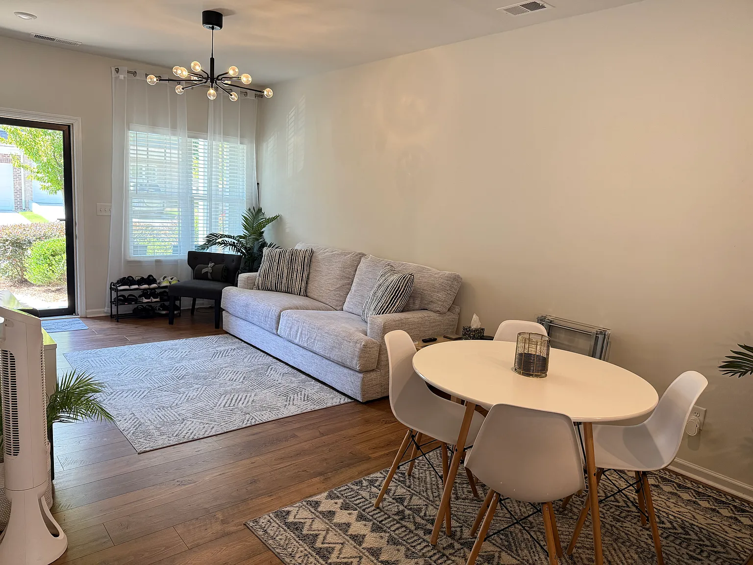 2 bed, 2.5 bath, 1328 sqft, $1,900 — Photo 4