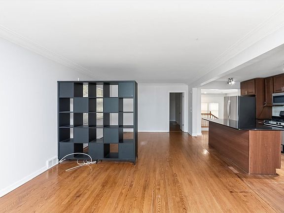5th image of 8943 Ewing Ave