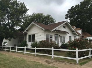 323 N 1st St, Blackwell, OK 74631