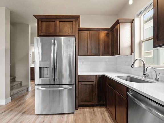 5th image of 327 E 40th St