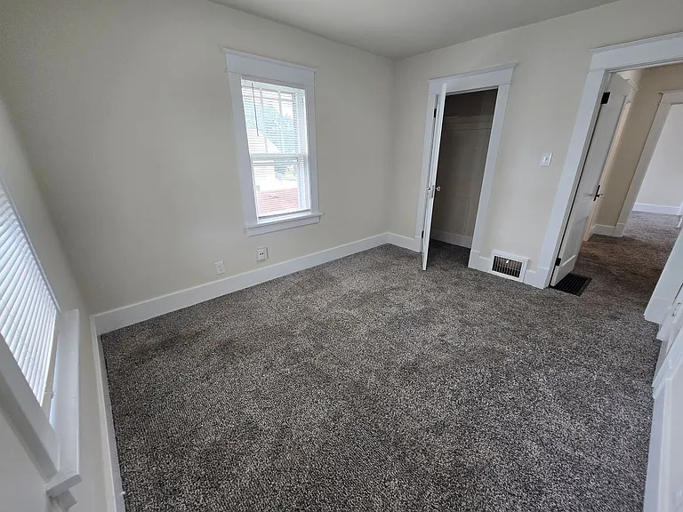 1109 Dousman St — Photo 15